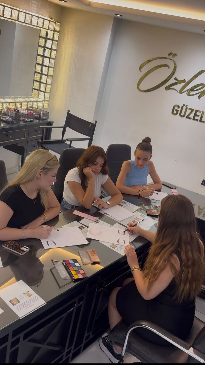 Akademi sınıf ortamı
